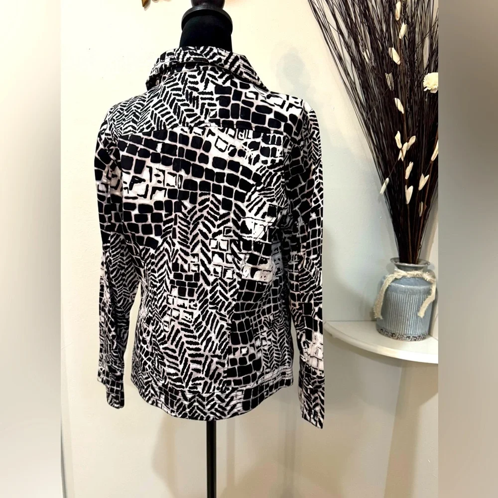 Chico’s Button-Up Black/White Snow leopard Print Artistic Jacket Size M - Picture 5 of 10